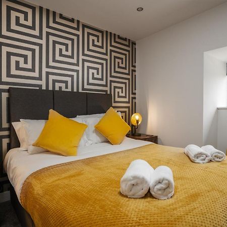 Victoria Home - 2 Bedroom Wi-Fi Parking Workers Hyde Esterno foto