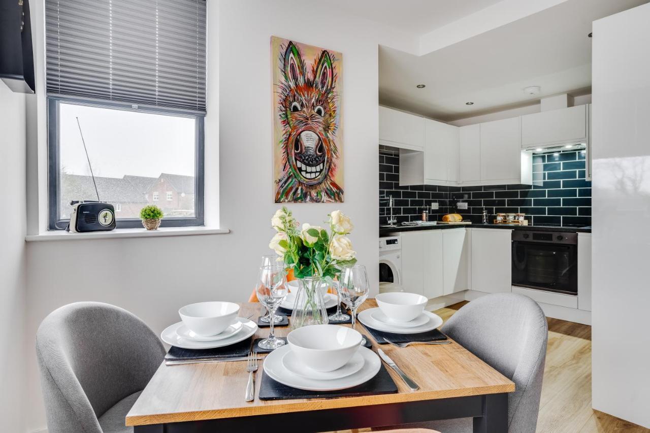 Victoria Home - 2 Bedroom Wi-Fi Parking Workers Hyde Esterno foto