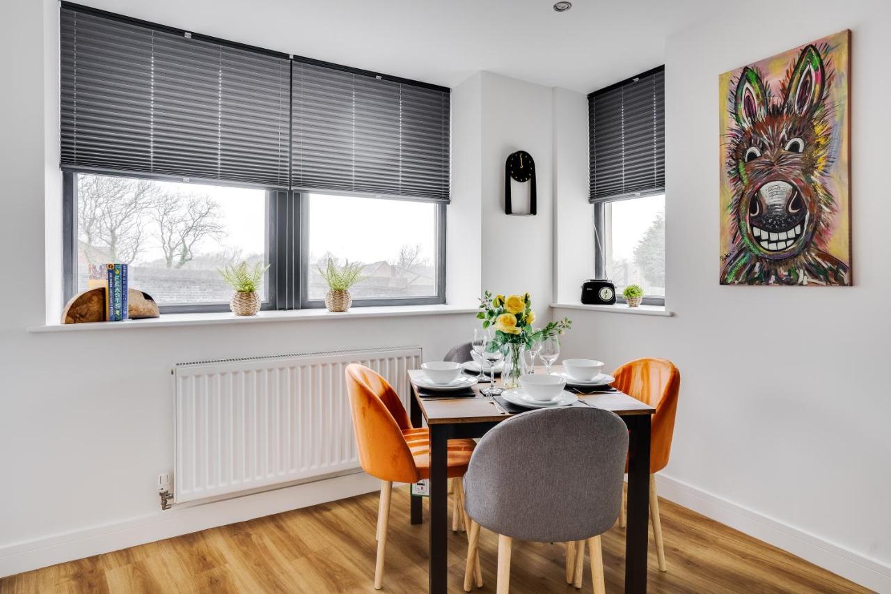 Victoria Home - 2 Bedroom Wi-Fi Parking Workers Hyde Esterno foto