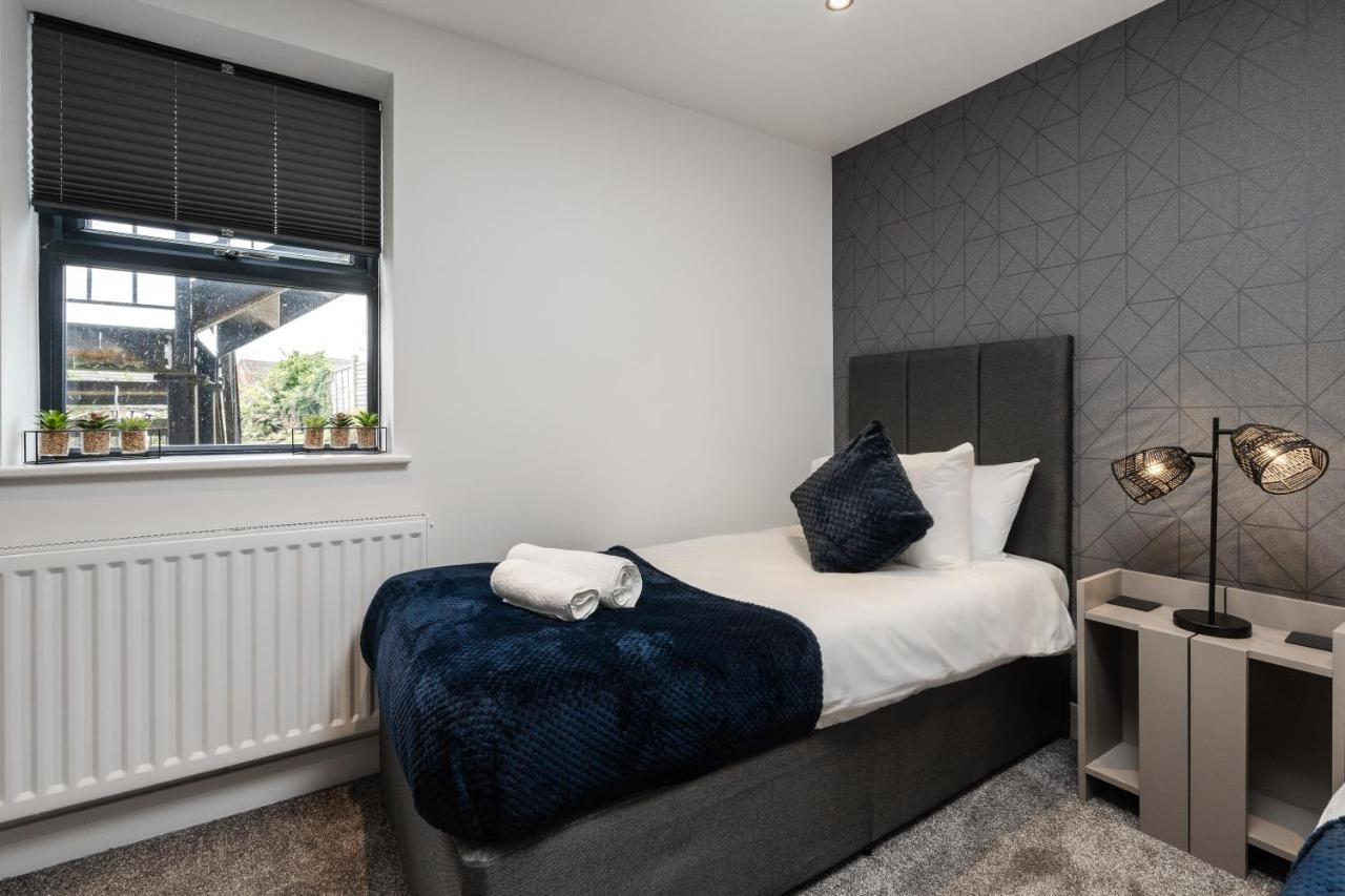 Victoria Home - 2 Bedroom Wi-Fi Parking Workers Hyde Esterno foto