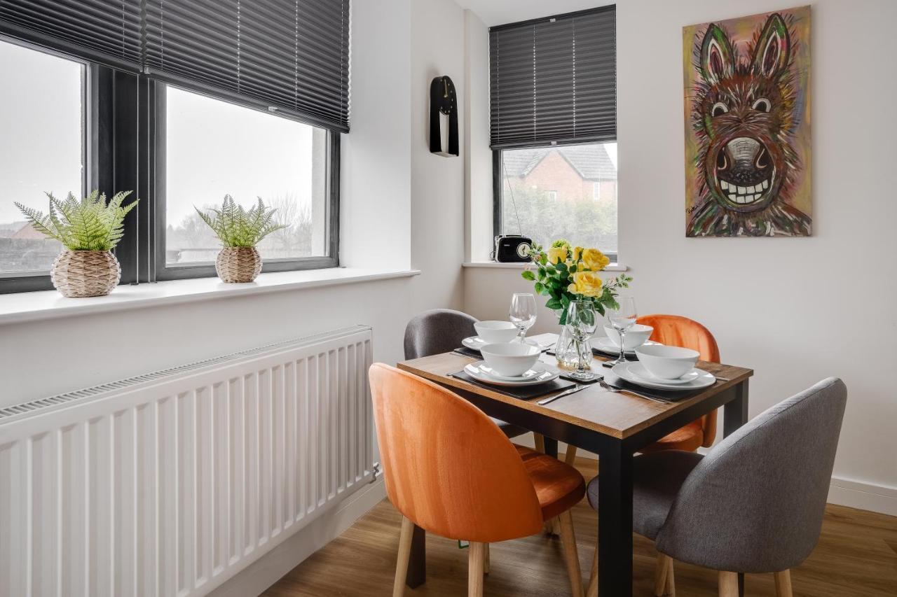 Victoria Home - 2 Bedroom Wi-Fi Parking Workers Hyde Esterno foto